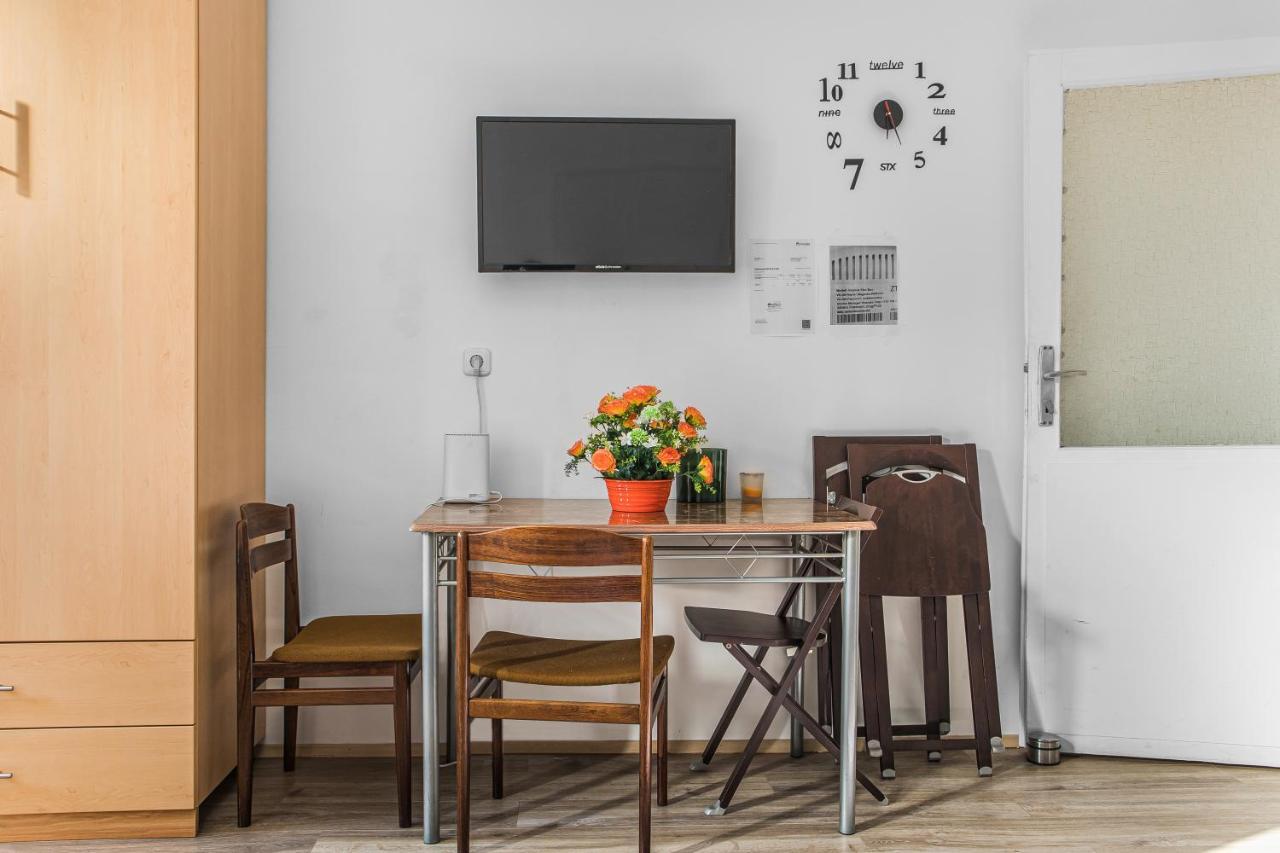 Апартаменты Cozy 1Br Apt. Near Millenium Tower & Danube River Вена Экстерьер фото